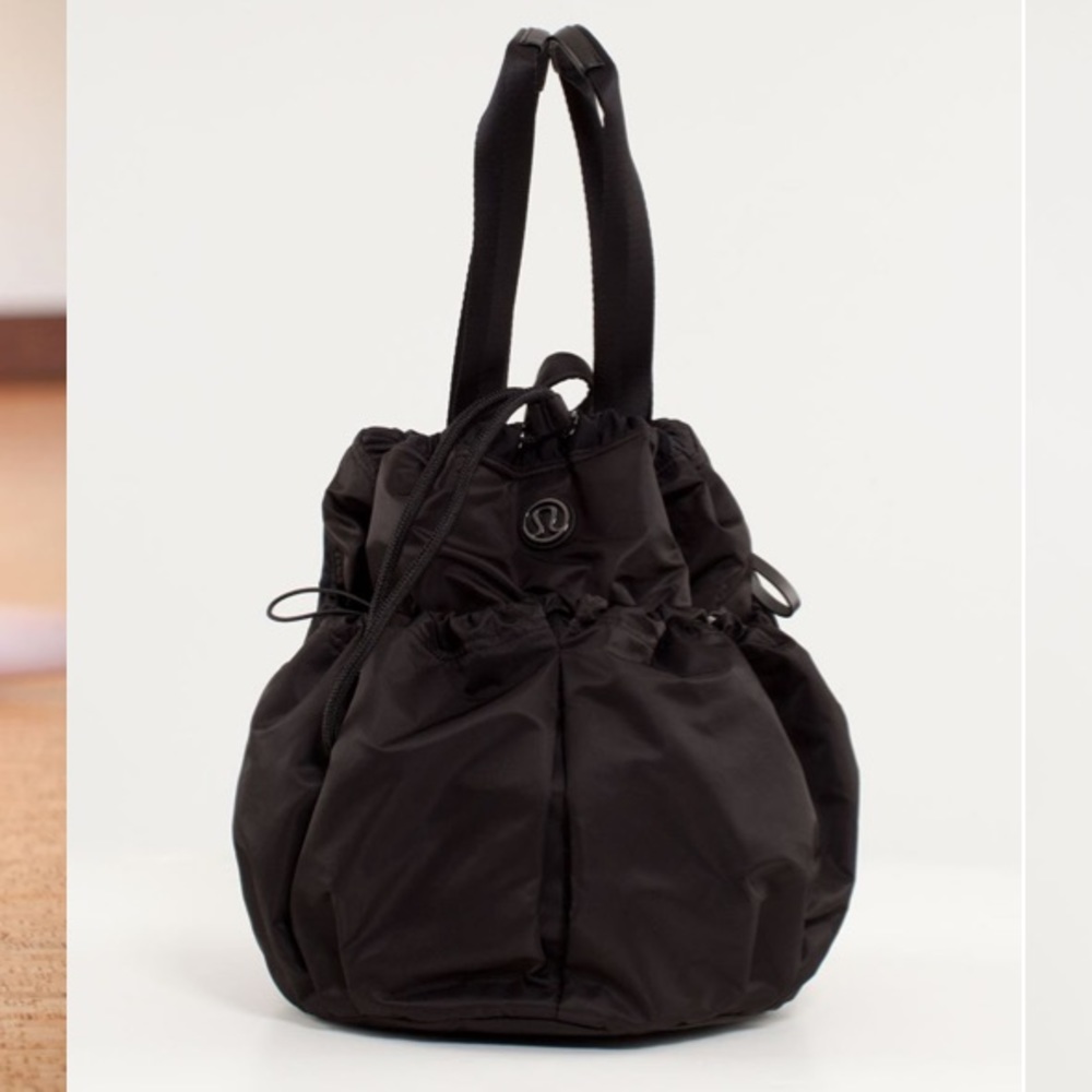 Lululemon Bliss Bag
Black